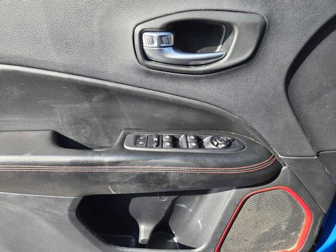 Used 2020 Jeep Compass Trailhawk AWD/4WD image 22