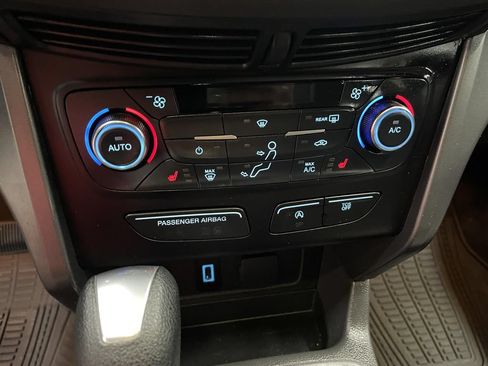 Used 2017 Ford Escape SE w/ Equipment Group 201A AWD/4WD image 8