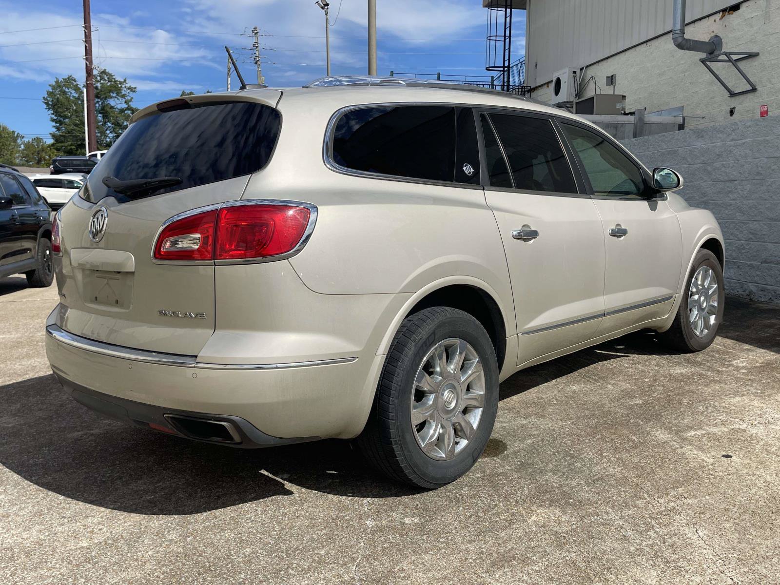 Used 2017 Buick Enclave Premium FWD image 3