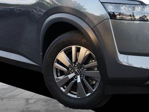 Certified 2025 Nissan Pathfinder SV w/ SV Premium Package AWD/4WD image 3