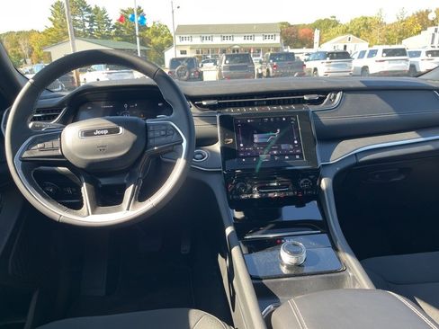 New 2025 Jeep Grand Cherokee image 17