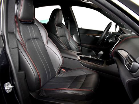 Used 2017 Maserati Levante S image 45