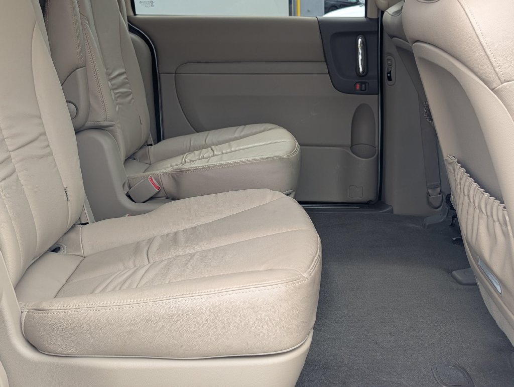 Used 2011 Kia Sedona EX w/ Luxury Pkg FWD image 25