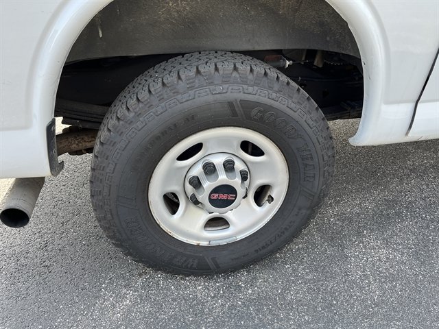 Used 2023 GMC Savana 2500 RWD image 8