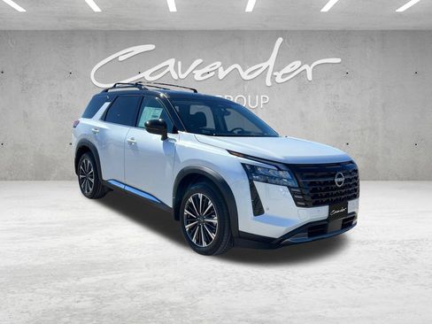 New 2026 Nissan Pathfinder Platinum image 2