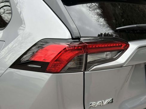 New 2025 Toyota RAV4 SE image 12