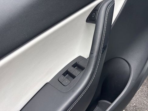 Used 2021 Tesla Model Y Long Range image 22