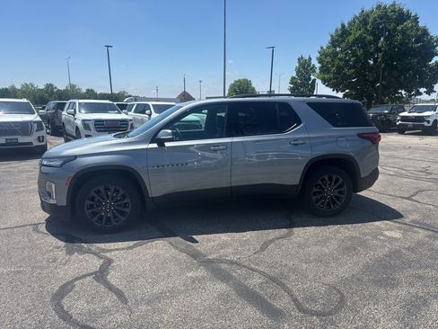 Used 2023 Chevrolet Traverse RS AWD/4WD image 2