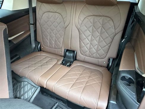 Used 2023 BMW X7 xDrive40i w/ Parking Assistance Package image 15