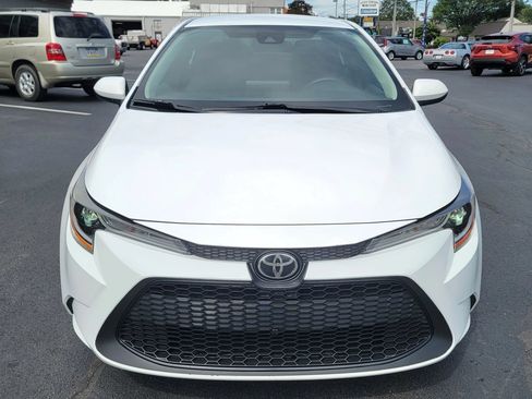 Used 2022 Toyota Corolla LE FWD image 2