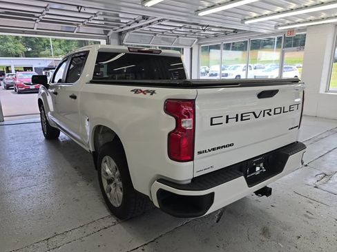 Used 2020 Chevrolet Silverado 1500 Custom w/ Custom Value Package AWD/4WD image 3