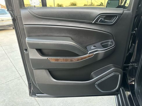 Used 2019 Chevrolet Suburban LT image 34