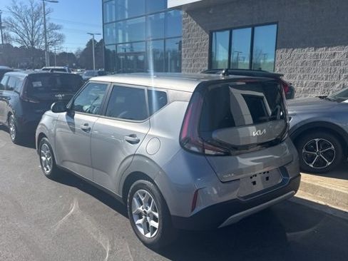 Certified 2025 Kia Soul LX image 4