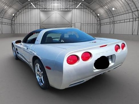 Used 2001 Chevrolet Corvette Coupe w/ Preferred Equipment Group2 RWD image 16
