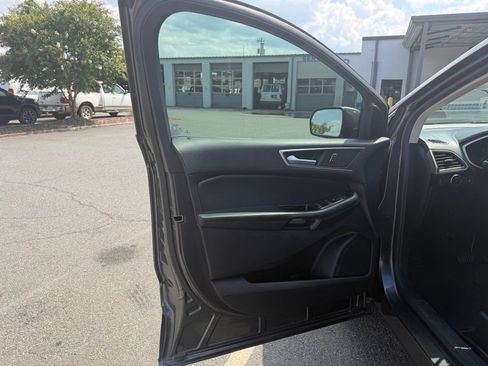 Used 2019 Ford Edge SEL w/ Equipment Group 201A FWD image 13