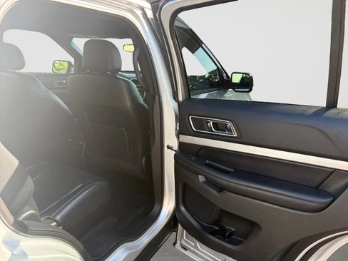 Used 2016 Ford Explorer XLT w/ Equipment Group 202A AWD/4WD image 18