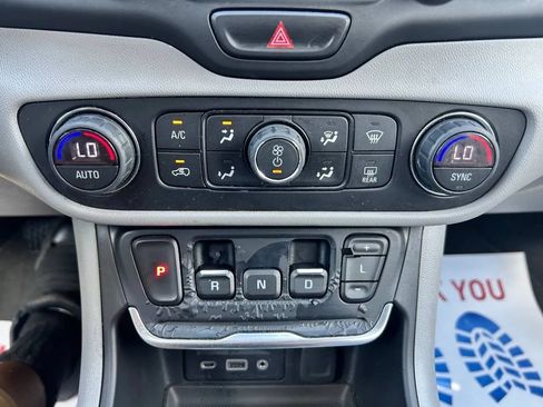 Used 2018 GMC Terrain SLE w/ Driver Convenience Package FWD image 24