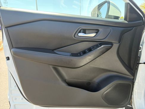 Used 2024 Nissan Rogue SV AWD/4WD image 13