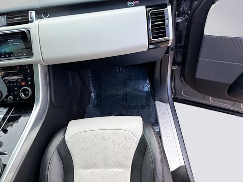 Used 2022 Land Rover Range Rover Sport SVR image 18