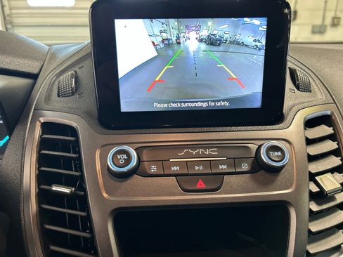 Used 2022 Ford Transit Connect XLT image 5