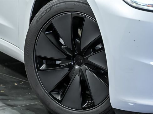 Used 2024 Tesla Model 3 Long Range RWD image 3