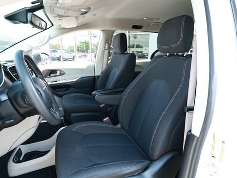 Used 2024 Chrysler Voyager LX FWD image 21