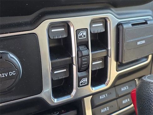 Used 2022 Jeep Wrangler Unlimited Sahara w/ Safety Group image 17