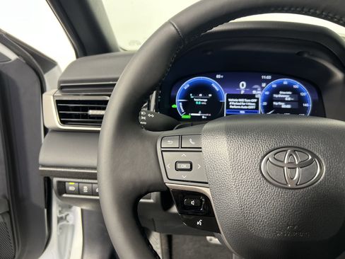 Used 2025 Toyota Camry XSE image 18