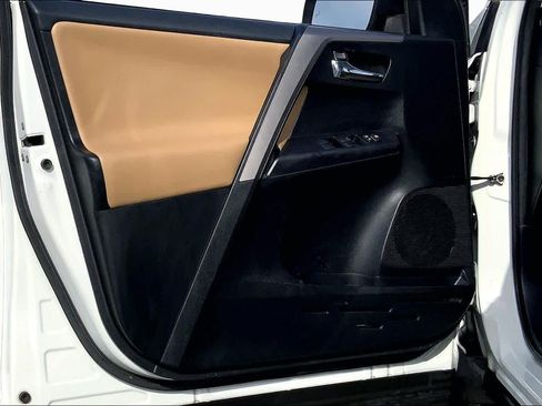 Used 2018 Toyota RAV4 XLE FWD image 21