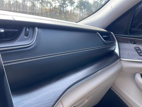 Certified 2022 Jeep Grand Cherokee Overland w/ Luxury Tech Group IV image 20