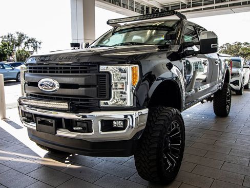 Used 2017 Ford F250 XLT w/ XLT Premium Package image 10