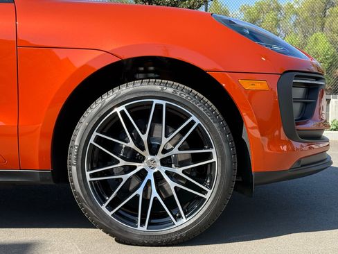 Used 2025 Porsche Macan AWD/4WD image 12