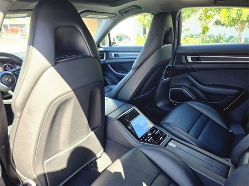 Used 2023 Porsche Panamera 4 Platinum Edition image 15