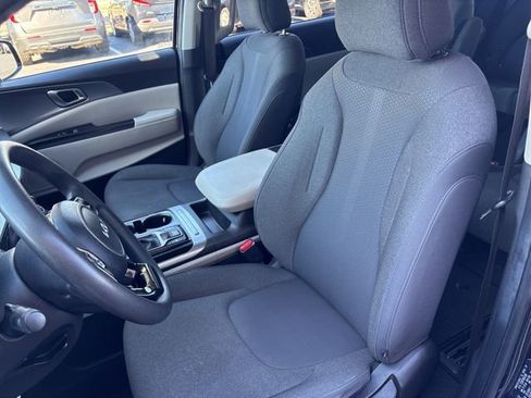 Certified 2023 Kia Carnival LX image 26