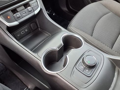 Used 2024 GMC Terrain SLE image 9