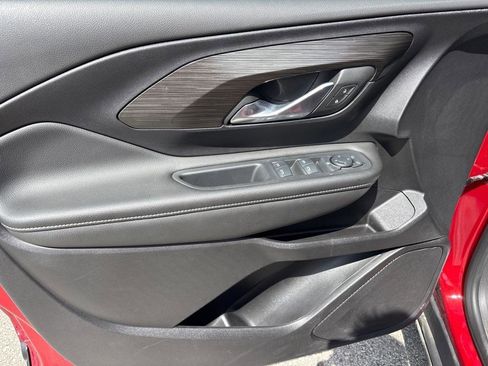 Used 2024 GMC Terrain SLE image 11