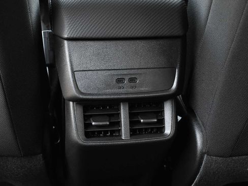 Used 2026 Chevrolet Equinox LT AWD/4WD image 10