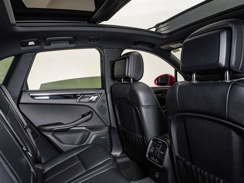 Certified 2026 Porsche Macan AWD/4WD image 16