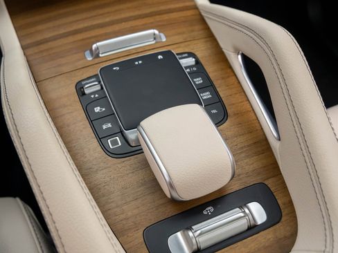 Certified 2025 Mercedes-Benz GLS 450 4MATIC image 23