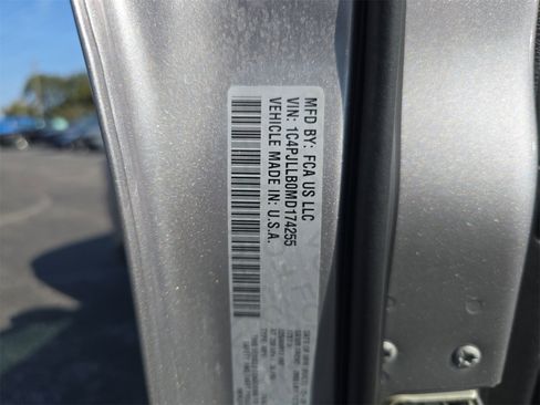 Used 2021 Jeep Cherokee Latitude Plus image 29