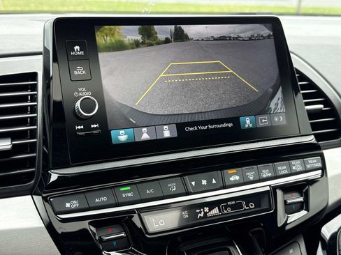 Used 2025 Honda Odyssey Touring image 6