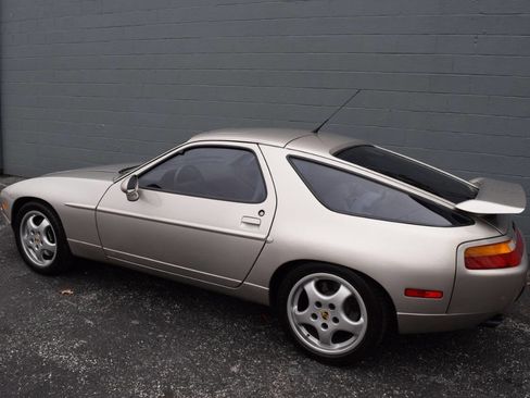 Used 1993 Porsche 928 GTS RWD image 9