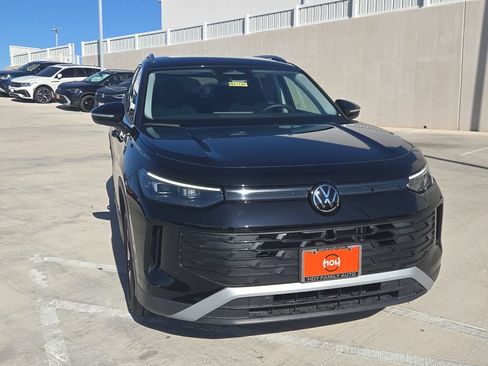 Certified 2025 Volkswagen Tiguan S FWD image 3