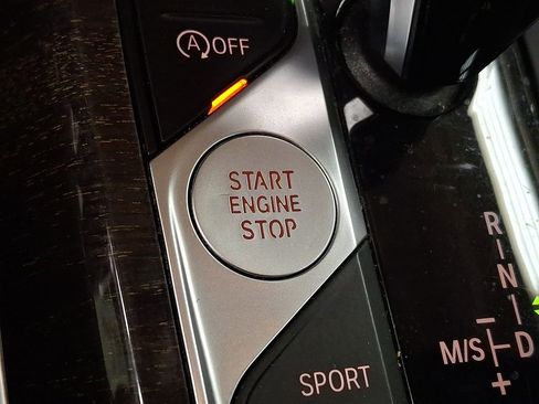 Used 2020 BMW 330i xDrive Sedan w/ Convenience Package image 21