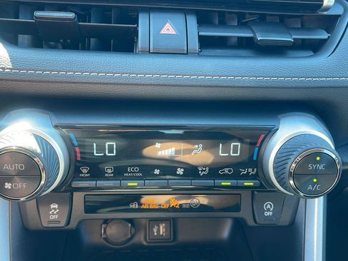 Used 2025 Toyota RAV4 XLE FWD image 24