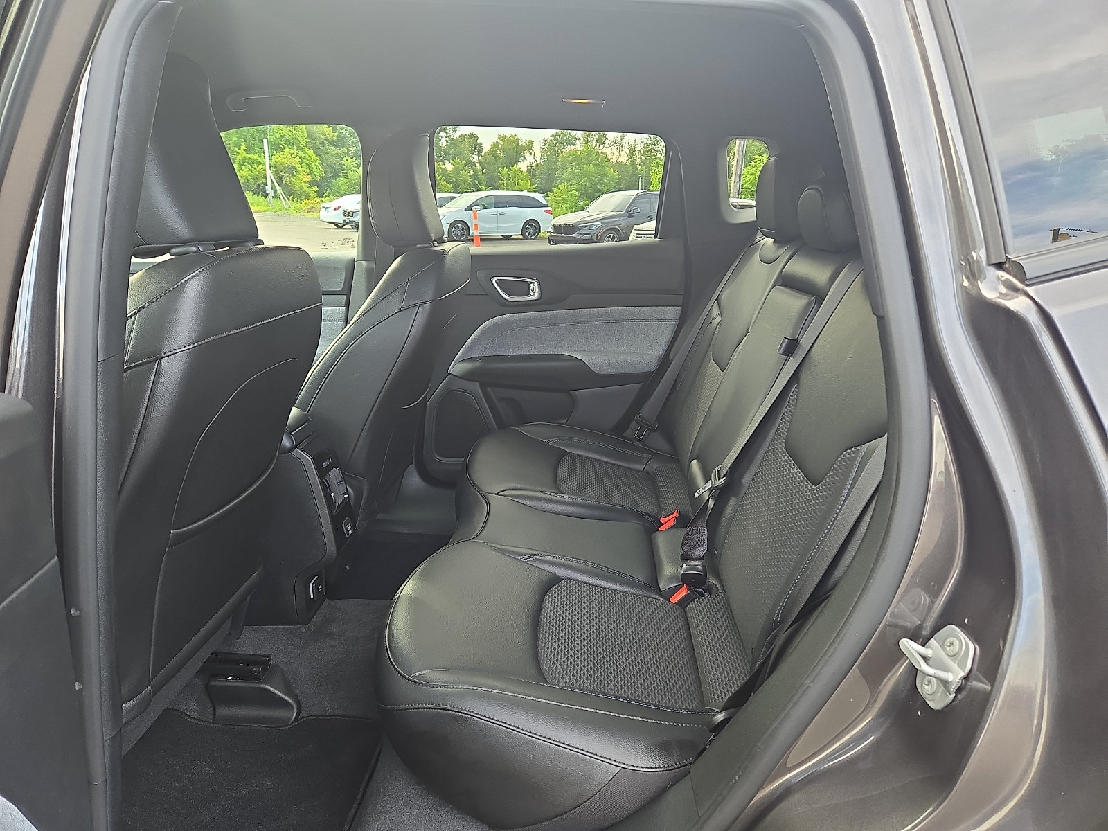 Used 2023 Jeep Compass Latitude AWD/4WD image 10