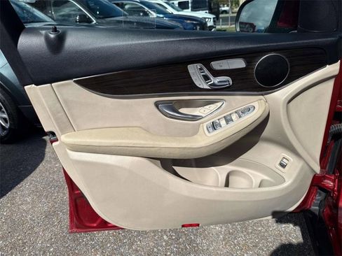 Used 2020 Mercedes-Benz GLC 300 w/ Multimedia Package image 18