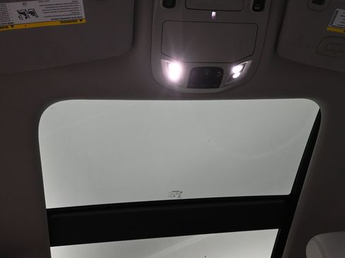 Used 2018 Chrysler Pacifica Limited w/ Advanced Safetytec Group FWD image 29