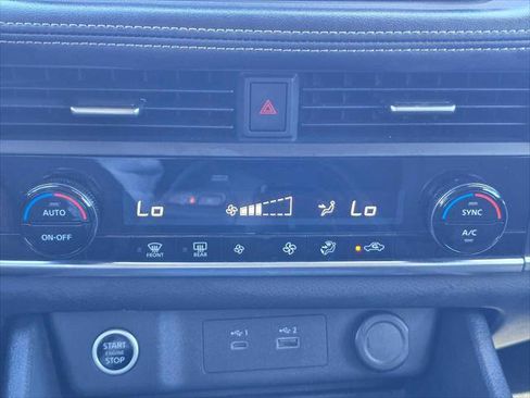 Used 2023 Nissan Rogue SV FWD image 28