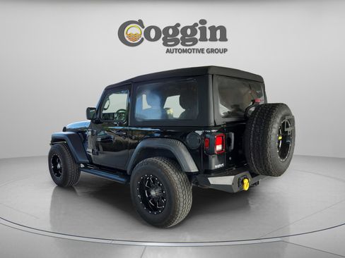 Used 2018 Jeep Wrangler Sport AWD/4WD image 3